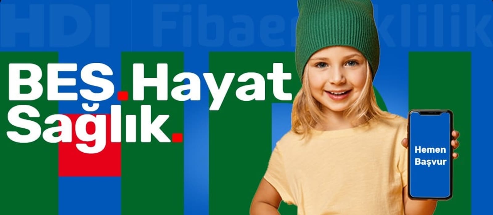 Bir hesap makinesinin yanında kurşun kalem ve sarı yapışkan not kağıdı